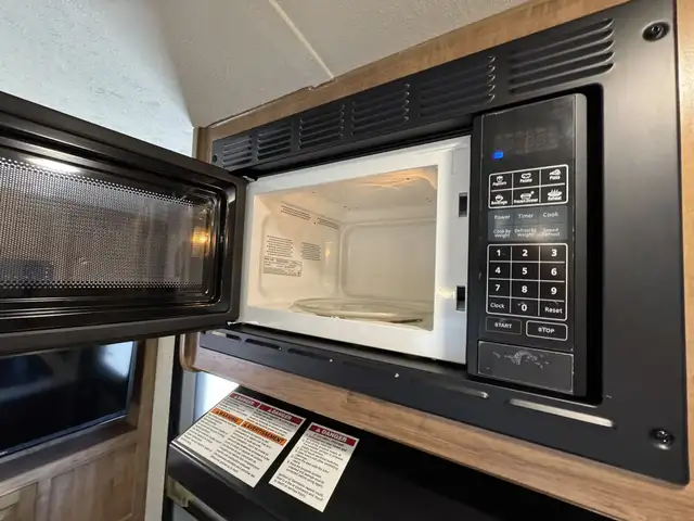 2018 ,Flagstaff,Shamrock 21SSL in Travel Trailers & Campers in Kamloops - Image 16