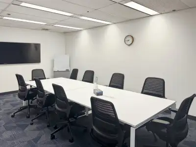 A fully serviced private office with 10 people, ready to use from day one. Work with focus and priva...