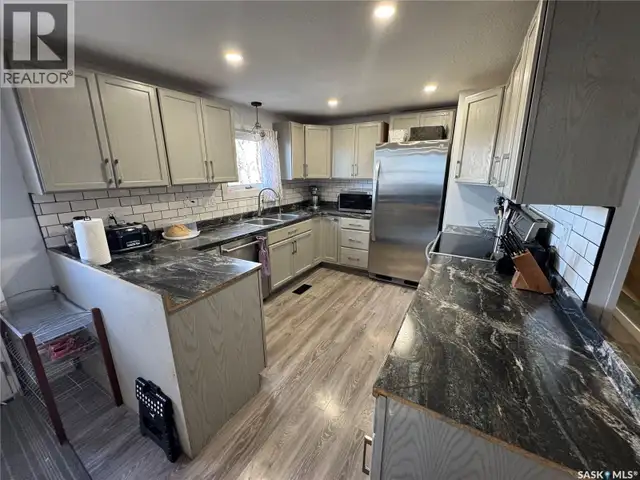 1 Saskatchewan AVENUE Griffin Rm No. 66, Saskatchewan in Houses for Sale in Regina - Image 8