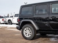 Welcome to Barrie Dodge Chrysler Jeep. TRANSMISSION: 8-SPEED TORQUEFLITE AUTO -inc: 4-Wheel Anti-Loc... (image 8)