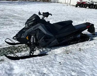 Black/Stealth Gray hood, Black tunnel, Black rails, Electric Start, Velocity shocks, 146 x 1.6" trac...