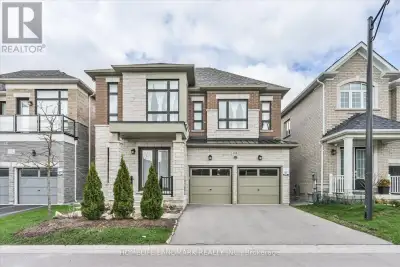 Welcome To 108 Pine Hill Crescent, Nestled In A Quiet And Highly Sought-After Neighbourhood In Auror...