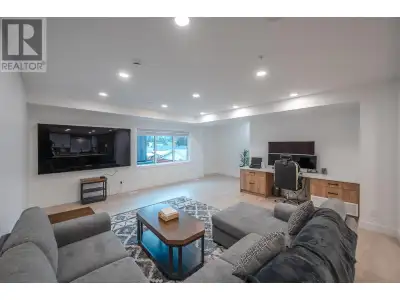 NEW TOWN HOMES!! Welcome to Jayaan Villa! 12 - 3 bedroom, 3 bathroom, double garage town home units...