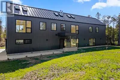 Reduced to $1,597,000. ** NEW BUILD with TARION NEW HOME WARRANTY ** 2024 custom built 'LONGHOUSE DE...