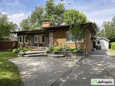 **Quartier Notre-Dame** Située dans le secteur recherché du quartier Notre-Dame à Chicoutimi, cette...