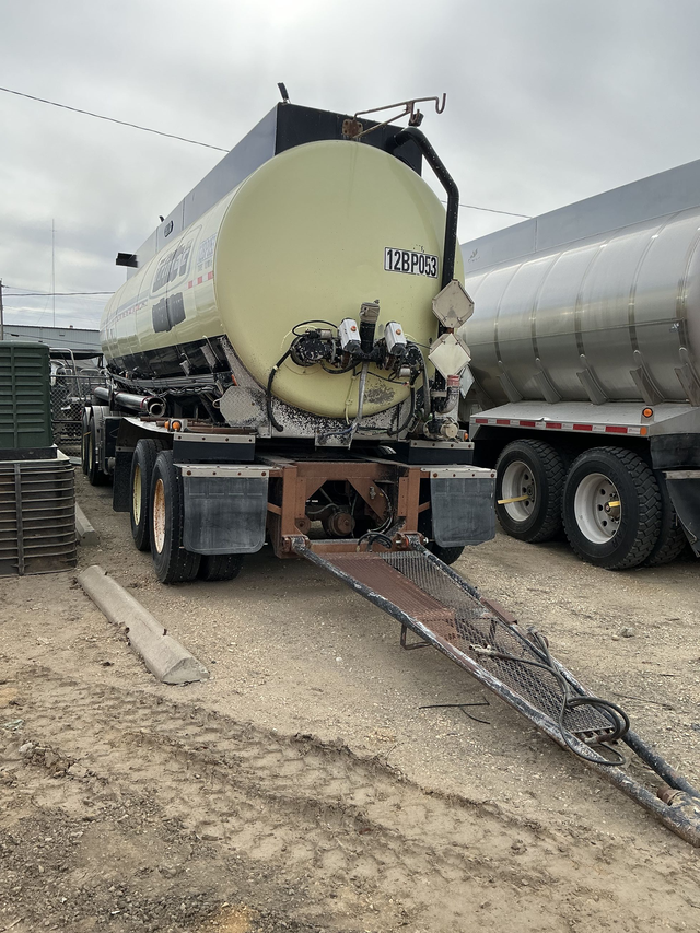 2014 ADVANCE 32,000L Quad/A Tanker Trailer in Heavy Equipment in St. Albert - Image 4