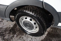 2017 Ford Transit Cargo Van 1 SEUL PROPRIO SEULEMENT 86.000 KM CERTIFIÉ / 2017 FORD TRANSIT T-350 14... (image 4)