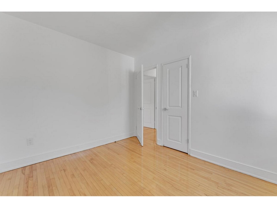 2 Bedroom Apartment for Rent - 389-401 Yonge Street 5