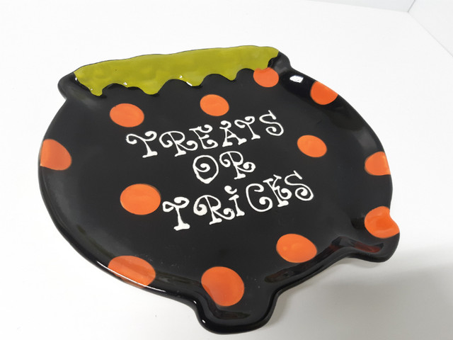 Halloween Ceramic Plate Witch's Pot "Treats Or Tricks" Candy in Holiday, Event & Seasonal in Winnipeg - Image 2