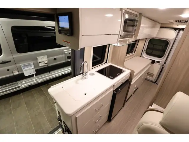 2022 Thor Motor Coach Tellaro Sequence / tellaro 20A Classe B av in Travel Trailers & Campers in Laval / North Shore - Image 10