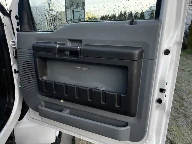 2011 Ford F750 18 Foot Cummins Manual Flatdeck in Heavy Trucks in Winnipeg - Image 32