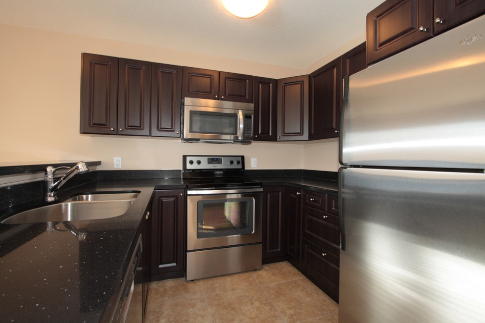 Southend Sask Townhouse with Garage! 3