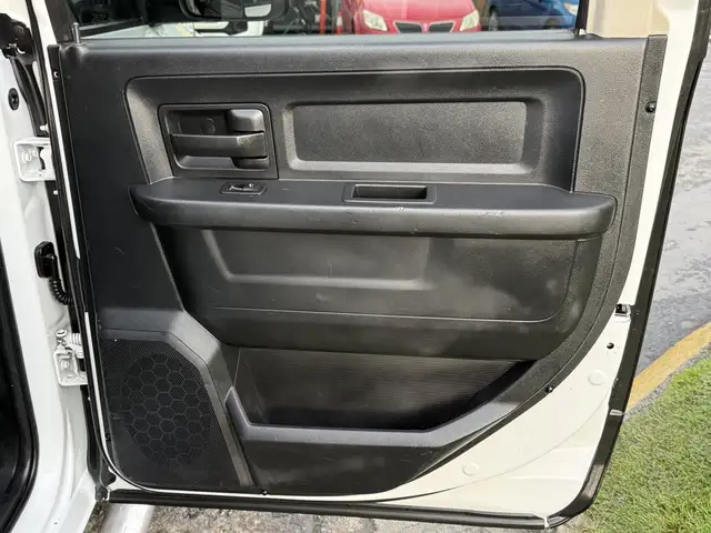 2013 Ram 3500 4X4 Service Truck in Heavy Trucks in Delta/Surrey/Langley - Image 31