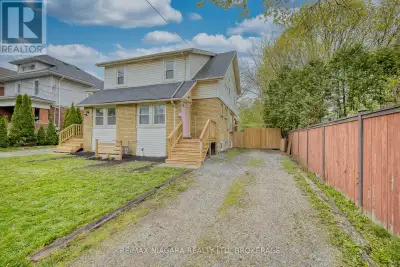 WELL TAKEN CARE OF SEMI-DETACHED HOME IN QUIET AREA JUST OFF OF VALLEY WAY. MOVE IN CONDITION SUPER...