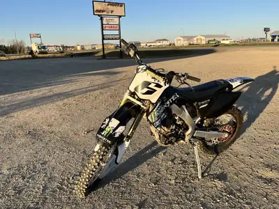 Financing Available! 2009 Honda CRF250R Dirt Bike, 4 Stroke engine, manual 5 speed transmission. Bik...