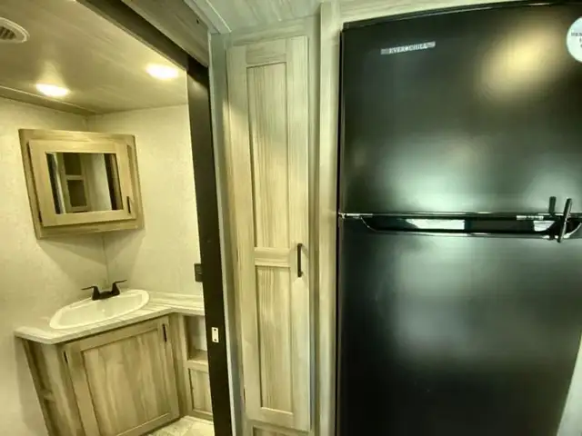 2025 EAST TO WEST Della Terra 250QB in Travel Trailers & Campers in Bedford - Image 27