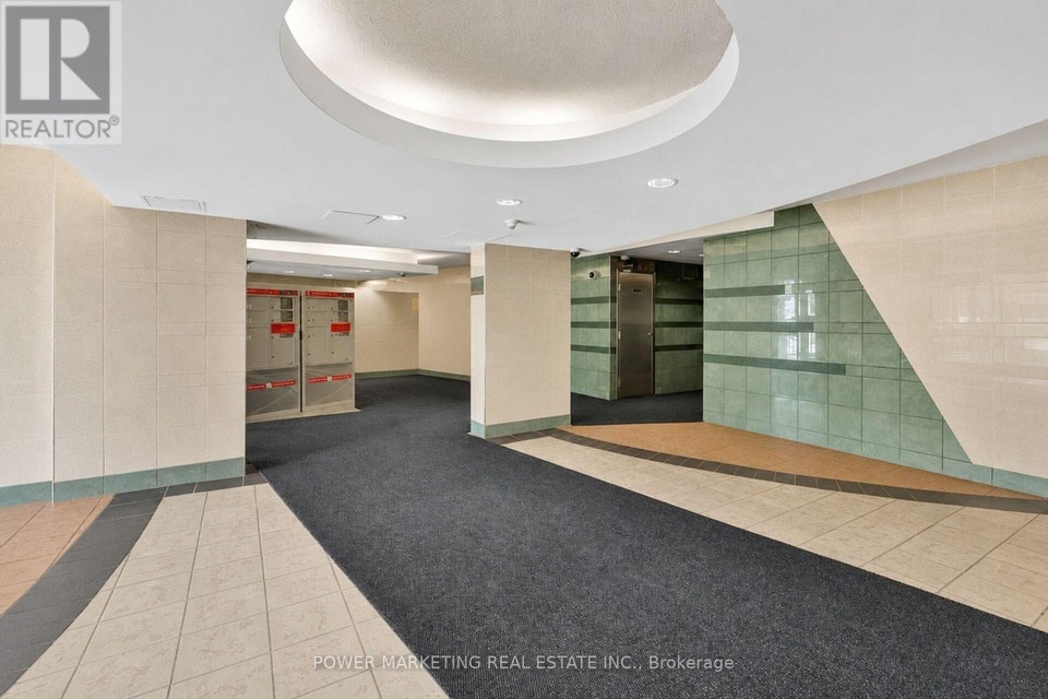 810 - 2020 JASMINE CRESCENT Ottawa, Ontario 3