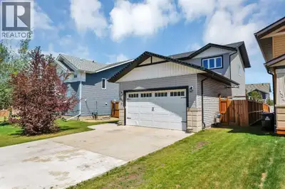 Welcome home to this charming two-storey in the family-friendly community of McKay Ranch, Blackfalds...