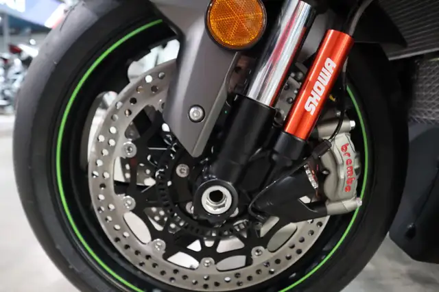 2025 Kawasaki NINJA ZX-10RR Grey in Sport Bikes in Edmonton - Image 8