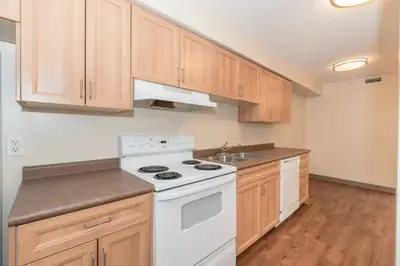 1 Male Student Bed in Unit 4 at 298 Spruce- $1,000 Gift Card!!