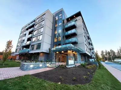 2 bedroom Apartment for Rent - 494 Goldstream Avenue