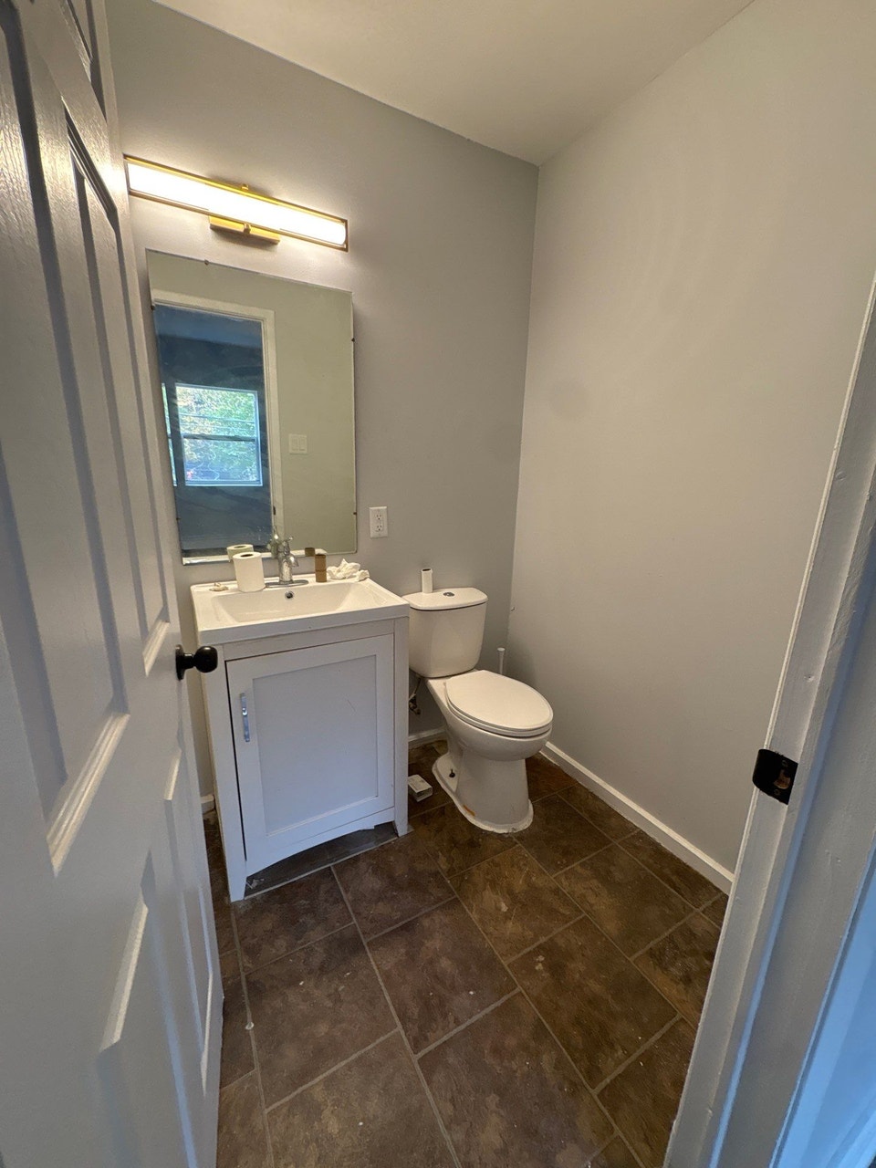 For Rent - 1 Bed Apartment in Amherst Location: 17 Copp Ave - Un 5