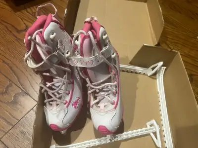 Figure skates size 3, View more