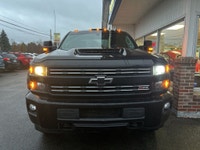 2018 Chevrolet Silverado Duramax Z71 Diesel! Leather! 4WD! Heated Seats! We Finance ALL Credit Situa... (image 3)