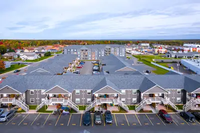 Welcome to Findlay Estates at 545 Whitepine, situated in a convenient Riverview location. First Mont...