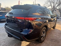 **CARS TRUCKS SUV 4X4 VAN AWD EDMONTON FINANCING AVAILABLE EASY FINANCING ** 2021 TOYOTA HIGHLANDER... (image 5)