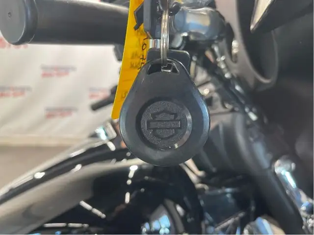 2009 Harley-Davidson Street Glide CANADIAN HARLEY/LOW KM/SERVICE in Sport Touring in North Bay - Image 24