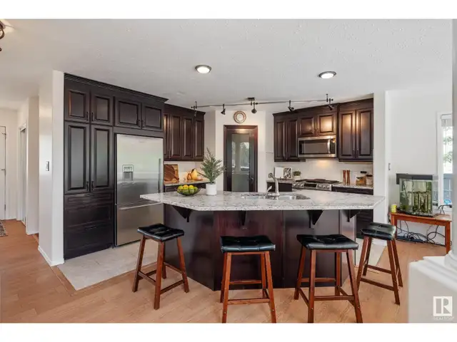 4319 38A AV NW Edmonton, Alberta62866663362179121
