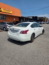 2013 Nissan Altima Year: 2013 Make: Nissan Model: Altima Mileage: 253,000 Km Transmission: Automatic... (image 3)