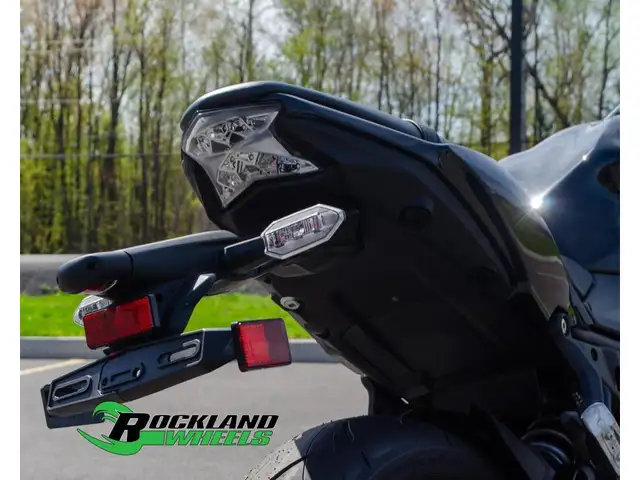 2025 Kawasaki Z900 in Sport Bikes in Ottawa - Image 11