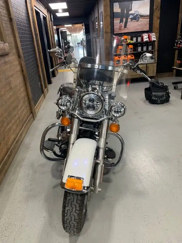 2010 Harley-Davidson Heritage Softail Classic in Street, Cruisers & Choppers in Oshawa / Durham Region - Image 6