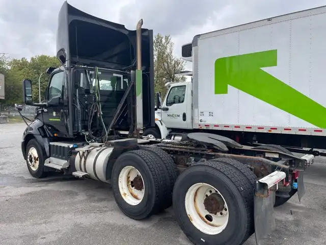 2019 International RH613 6X4 Daycab, Used Day Cab Tractor in Heavy Trucks in Delta/Surrey/Langley - Image 5