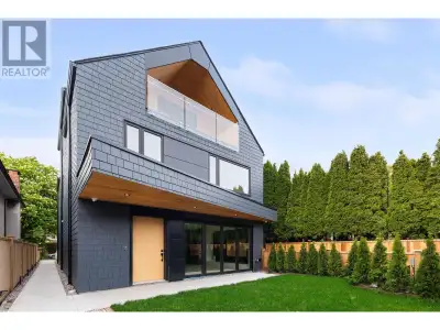 Welcome to this stunning 3 bed, 2.5 bath designer duplex in the heart of Kitsilano. Thoughtfully cra...