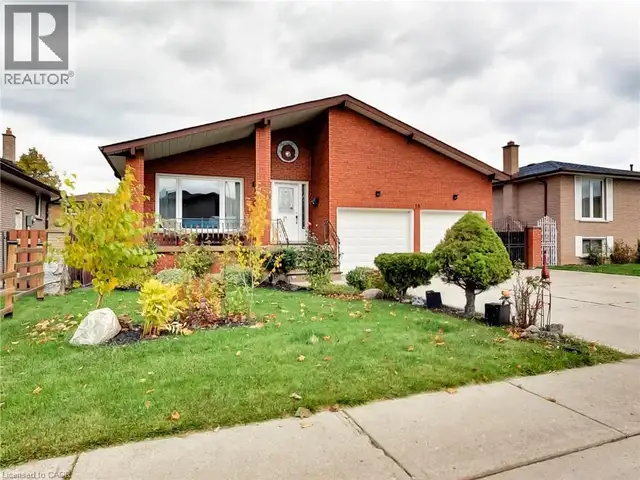 18 PAVAROTTI Court Hamilton, Ontario in Houses for Sale in Hamilton - Image 2