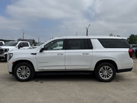 AMVIC Licensed Dealer * Heated 2nd Row Seats & Steering Wheel * HD Surround Vision * Panoramic Sunro... (image 4)