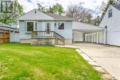Located in Sarnia’s desirable North End, this clean and tidy one-floor home sits on an impressive so...