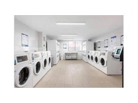 295 Dufferin Street is conveniently located minutes away from Liberty Village in Toronto, with hundr... (image 8)