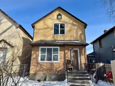 4A//Winnipeg/Showings start now! Tenant occupied. Duplex for sale for great value. Over 1500sf up/do...