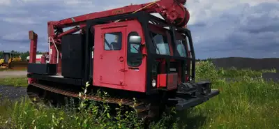 manufacturer is Go-Tract, 5095 hours, Perkins diesel engine, Spicer transmission, 34'' tracks, winch...