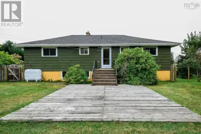 Charming Bungalow on 4+ acres with Ocean View - A Vision Awaits! Discover the perfect blend of tranq...