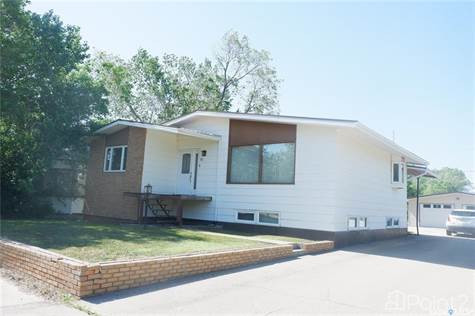 10 3rd STREET SE in Houses for Sale in Moose Jaw