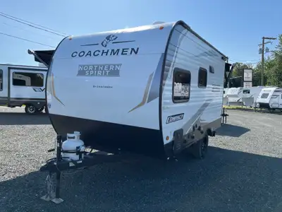 This ultra-lightweight travel trailer is the perfect option for those who want to explore the outdoo...