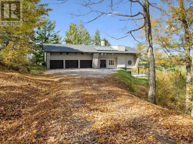 1085 AUSTIN LANE Lake of Bays (Mclean), Ontario in Houses for Sale in Muskoka - Image 5