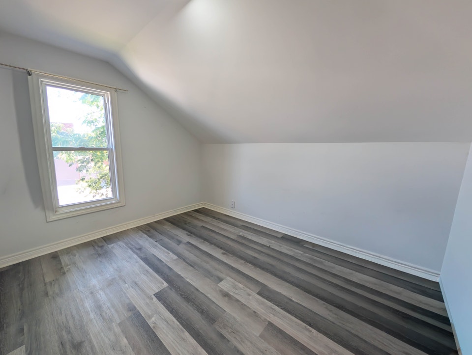 191 Burgar St, Welland - 1 Bedroom Upper Unit 5