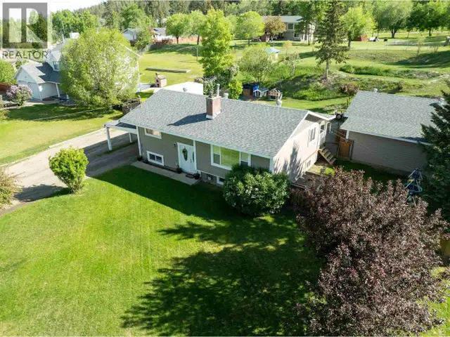 5665 HORSE LAKE ROAD 100 Mile House, British Columbia in Houses for Sale in 100 Mile House - Image 3