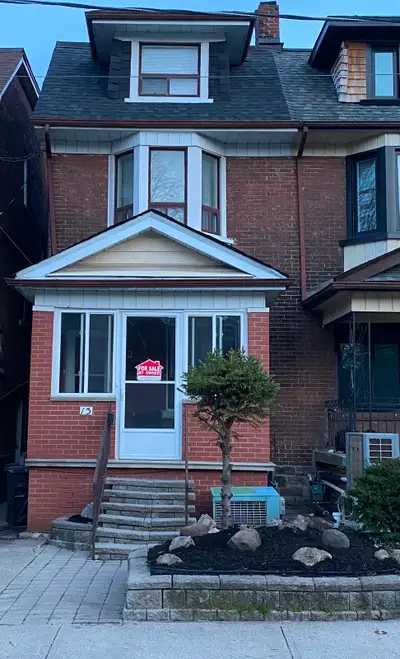 PRIVATE SALE. Priced at $1,999,999 Respectfully **** I DO NOT REQUIRE A REAL ESTATE AGENT **** Flat...